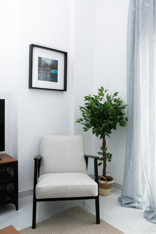 Spacious Luminous Apartment *